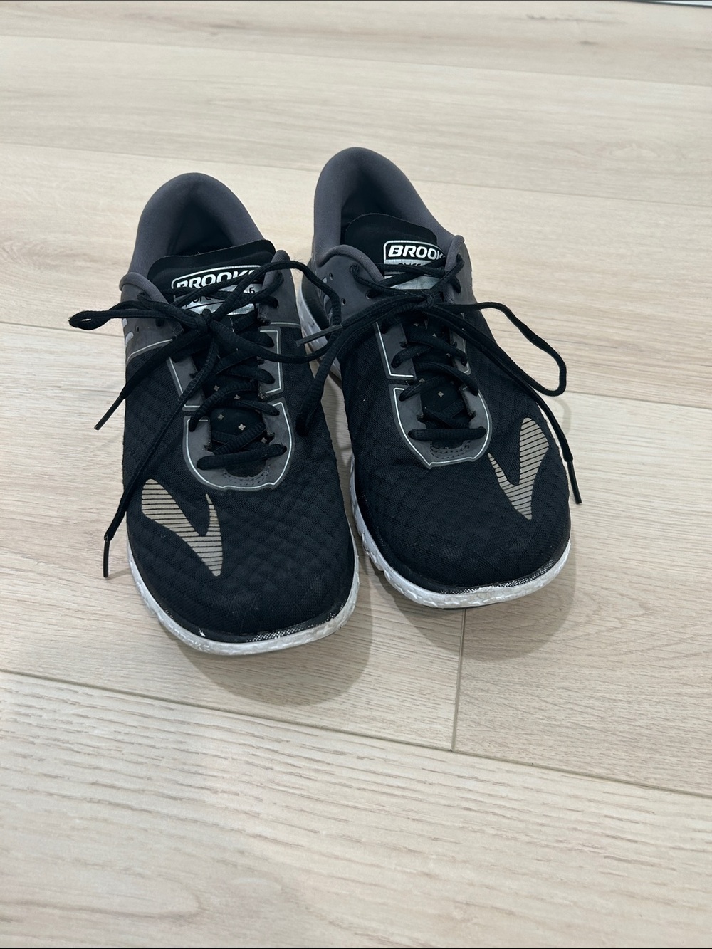Brooks Men’s Black Running Shoes size 10.5 pure flow 6
